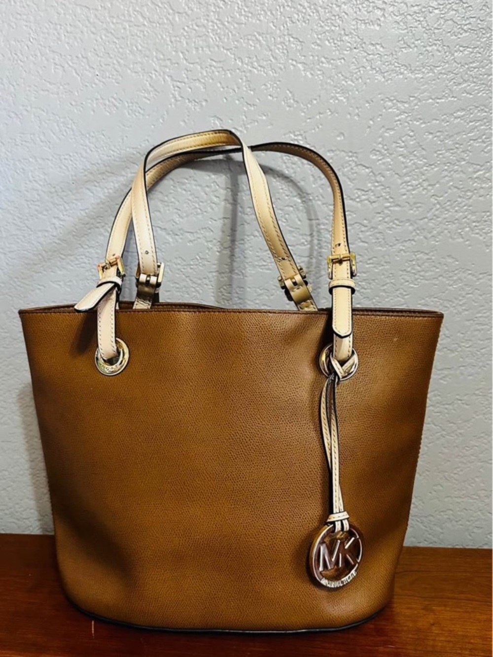 Michael Kors Saffiano
Leather Purse Jet Set Tote
Bag